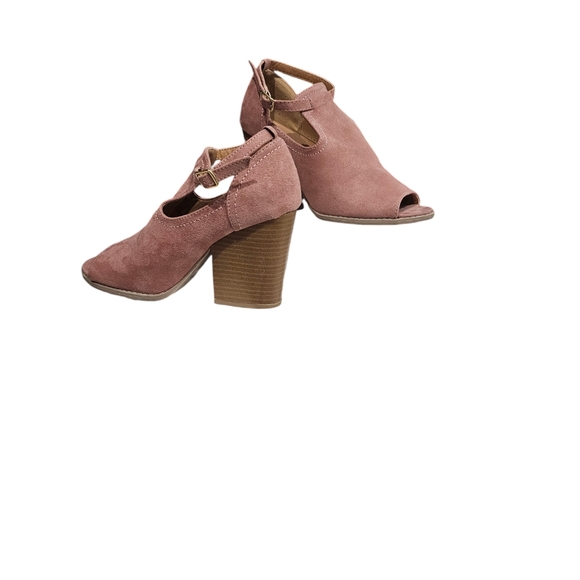 Qupid Blush Chuncky heel  Peep Toe  Suede Heels size M  7/8 Womens - Picture 2 of 6